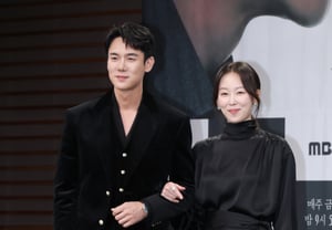 《Liar》柳演锡、徐贤真时隔十年再聚首：“现场令人兴奋且充满趣味”