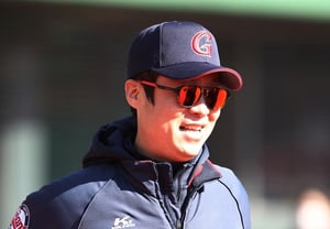 [Official Announcement] Former Lotte Giants Manager Heo Moon-hwe Returns as Chief Coach After Five Years! Lee Dong-wook's Coaching Staff Confirmed... Park Seung-min Appointed Futures League Manager