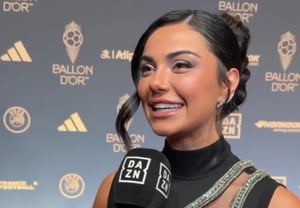 "Unprecedented Sensual Beauty" The Real Winner of the Ballon d'Or Is This Man Ranked 18th? Cucurella's Girlfriend Stuns in Bold Dress with "Dizzying Snake Ornament" — "Is She Really a Mother of Three?"
