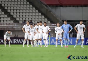 Fates diverge for K League teams: Pohang, with 'zero' shots on target, falls to Japan's Kashima... Seoul 'explodes for five goals' and smiles in Vietnam