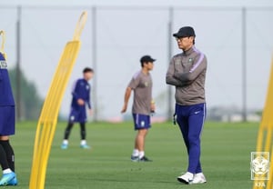 'Lê Kyung-hyun và 3 cầu thủ châu Âu khác gia nhập' U-19 đội tuyển quốc gia, tham dự liên tiếp Giải Panda Cup tháng 11 và SBS Cup tháng 12... chuẩn bị cho Giải vô địch châu Á