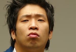 MCモン、歌手として..11月限定でコンサート8回を「無料」