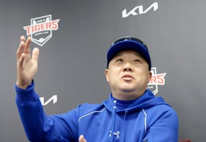 [Ảnh] 'Trước trận playoff lần thứ 3 - Họp báo chính thức' Huấn luyện viên Park Jin-man