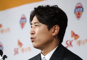 Jeju phản bác toàn diện 'nghi vấn Koo Ja-cheol'... Bổ nhiệm huấn luyện viên và tiền hối lộ? "Hoàn toàn không có cơ sở, sẽ đối phó quyết liệt"