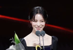 林智妍，获颁表彰状后发表喜悦的获奖感言[★照片]