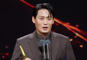 崔大勋，获文化体育观光部部长表彰[★照片]