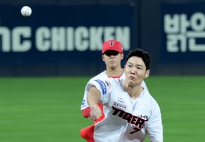 [フォト] 肩に力が··· 直感100パーセント勝利妖精、チェ・ジニョクです！'