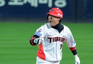[フォト] 「2回裏に同点打を放った」9番打者ハ・ジュソク