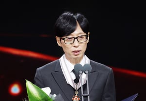 Yoo Jae-suk receives the Culture and Arts Medal of Merit [★Photo]