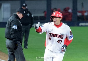 [フォト] 「6回裏の勝負を振り出しに戻す」ソロホームランを放ったナ・ソンボム