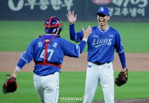 «¡Lo cerró con solo 1 lanzamiento!» Sato, de Samsung, que detuvo a Kim Do-young, logra el primer «salvamento en 1 lanzamiento» en la historia de los playoffs de la Liga KBO para un inversor extranjero → tras Lee Kang-cheol (1996) y Han Hyun-hee (2014), es el tercero en la historia