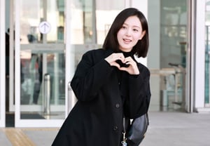 Kim Ji-won, "Calm Black" [★Photo]