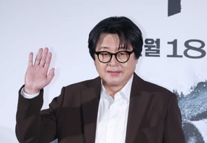 Kim Yun-seok, «saludo relajado» [★Foto]