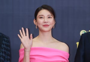 チャ・イェリョン側、「頬を殴られて鼓膜が破れた」という学暴女優疑惑について「事実無根」 [公式]