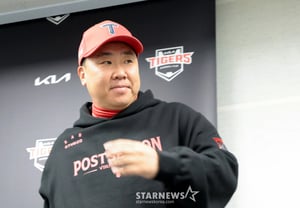 イ・ボムホの率直な告白「57球だけ投げたネイル、4回戦に出さない選択は非常に難しい→ヤン・ヒョンジョンの後ろで待機してくれて、ありがとう」 [PO4現場]