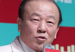 林贤植:“从大学时代起相伴60年的已故崔佛岩,未能侍奉到最后,深感抱歉”【明星现场】