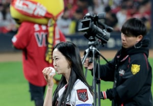 [Photo] "Victory's energy in a bow kiss" Dasom