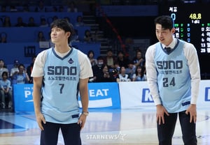 [Ảnh] Hong Kyung-gi - Kim Young-hoon 'Cảm ơn các bạn'