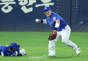 [フォト] 二塁なんて夢見るな！左翼囚チェ・ヒョンウ