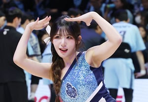 [Foto] Yum Se-bin: "¿Quién quiere recibir un regalo?~~"