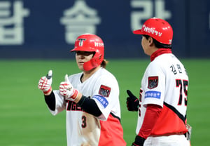 [Foto] "Un sencillo que continúa la oportunidad en el séptimo inning" Kim Sun-bin