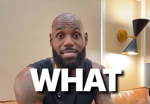 LeBron, gesto absurdo de un «golpe de golf» durante el himno nacional... El presidente Trump lo critica: «Es vergonzoso» → Un veterano de la NBA también suspira: «Ha cruzado la línea»