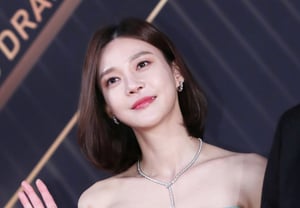 车艺莲,否认校园暴力嫌疑称"毫无根据"仍引发热议……社交网络上出现"请作出说明"的留言【明星话题】