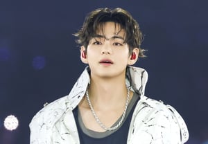 “林多先生”防弹少年团V,时隔7年回归!在巴西粉丝的欢呼声中献上迷人舞台