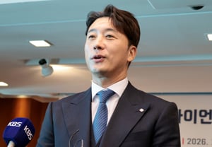 【图片】"回答记者提问的"乐天新任总经理李宅根