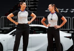女性審判の甘い配慮「選手が転ぶかもしれないから、まず手を伸ばした"··· NBAスターのブランソンと「ドン」→ファンの注目