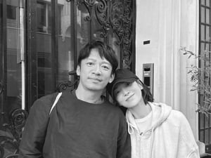 송혜교, 일본인 男 품에 쏙..밀착 스킨십 현장 포착 "사랑하는 ♥" [스타이슈]