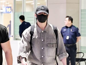 "BTS 정국,추석 명절엔 좀 쉬어야 할 텐데"연휴 직전 출국에 글로벌 팬들 짠한 마음[K-EYES]