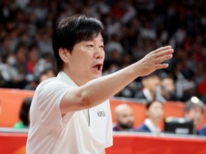 "남자농구 황금기 맞다, 우리는 아니다" AG 금메달에도 '씁쓸한 현실' 짚은 여자농구 박수호 감독 [나고야 현장]