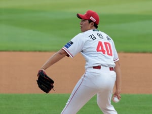"선발 한 자리 줘도 괜찮다" KBO 10번째 진기록 실패에도 사령탑 웃었다! 류현진-소형준 뒤 잇는 20세 에이스 찾았으니까
