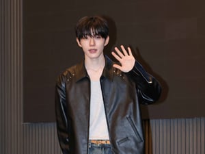 클유아 서경배 '여심 잡는 손인사'[★포토]