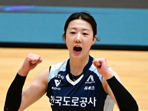 '모마·마미'에 강소휘까지 삼각편대 '펄펄'... 도로공사, 메가 복귀한 현대건설 꺾었다 '컵대회 준결승 진출'
