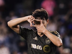 손흥민 원맨쇼! '1골 2도움' 폭발... 부앙가 멀티골 모두 돕더니 쐐기골 '쾅!' LAFC도 3-1 완승