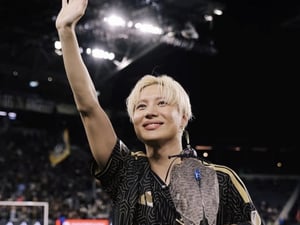 "믿을 수 없다" 샤이니 태민, SON 못지않은 뜨거운 관심... LAFC 깜짝 등장→손흥민 '1골 2도움' 직관