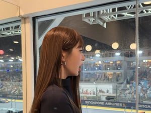 장원영, 싱가포르에서도 빛난 인형 미모..F1 현장서 뽐낸 남다른 패션 감각