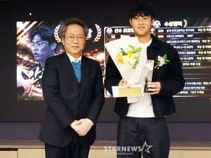 축구 안주완, 2026 퓨처스 스타대상 스타상[★포토]