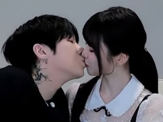 '방시혁 美 목격담' 과즙세연, 11세 연상 BJ와 열애