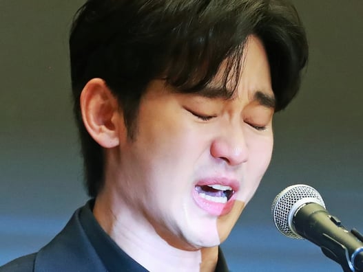 김수현, '미성년자' 김새론과 교제한 적 없었다.."카톡 조작, 목소리는 AI"