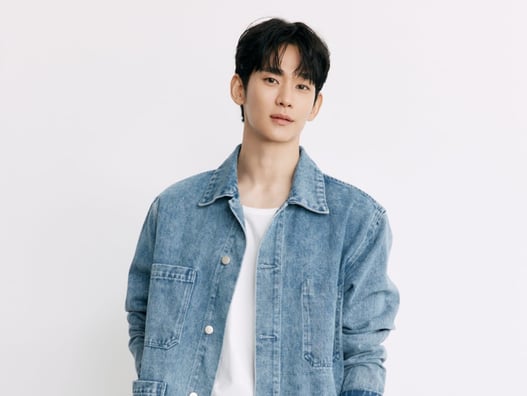 김수현, 광고 촬영 이어 SNS 활동도 재개