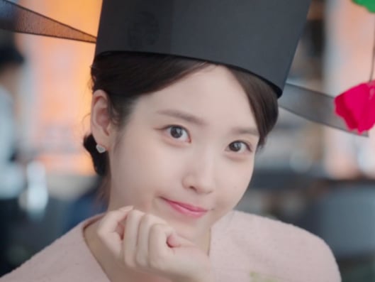 아이유, 역시 '믿고 보는 배우'..'21세기 대군부인' 강렬 존재감