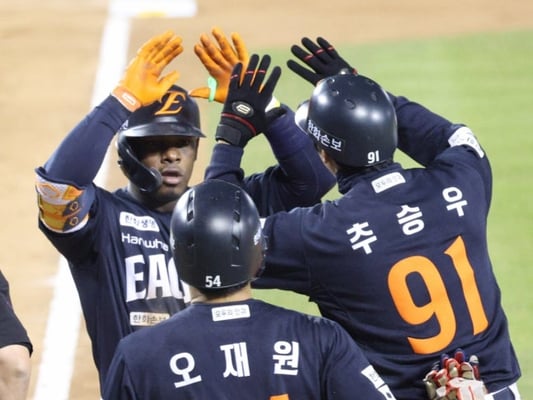 아! '한화 9회말 6점차 김서현까지 나올 경기인가' 그래도 이겼다! 마침내 3연패 탈출, '복덩이' 페라자 KBO 복귀포 폭발 [잠실 현장리뷰]