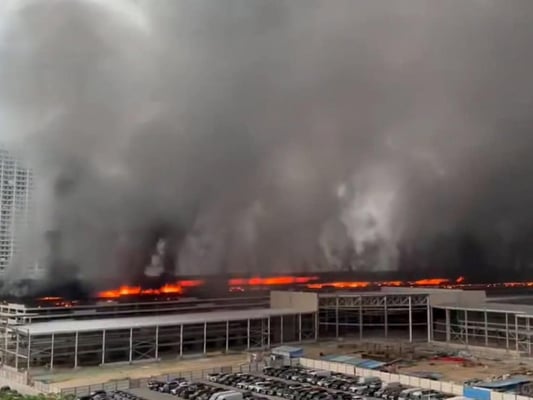 中 BYD 본사 주차장에서 화재 발생, 전기차 수십여대 불꽃 일으키며 불 타