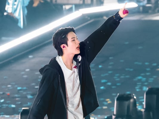 'JIN RETURNS TO JINLAND' 방탄소년단 진, 일본에서도 환상적 라이브·압도적 인기