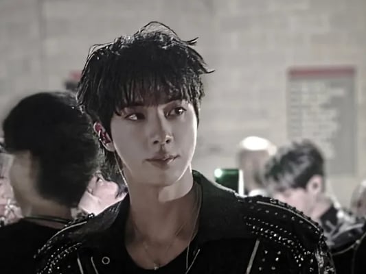 '세이렌' 방탄소년단 진, 美 탬파 콘서트 비하인드 공개..'근본적인 아름다움' 폭발적 반응