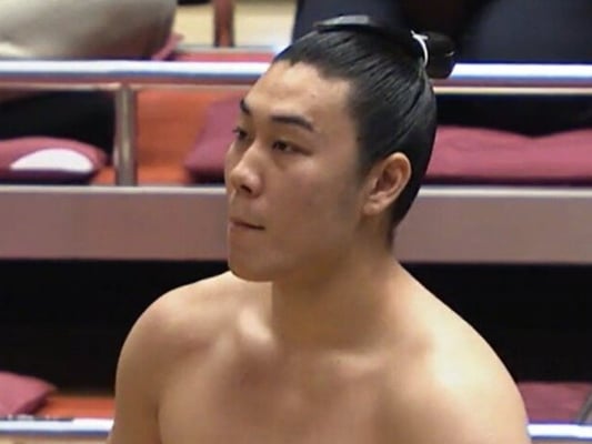 우와 '꽃미남' 스모 선수 등장에 "모델 해라" 팬들 들썩... 188cm·105kg '8등신' 완벽 비율에 "완전 아이돌"