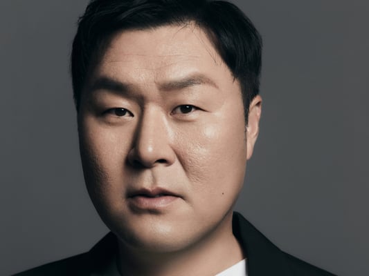 '김부장' 윤경호의 페이소스..인터뷰 中 '2번 눈물' 쏟은 이유 [★FULL인터뷰]